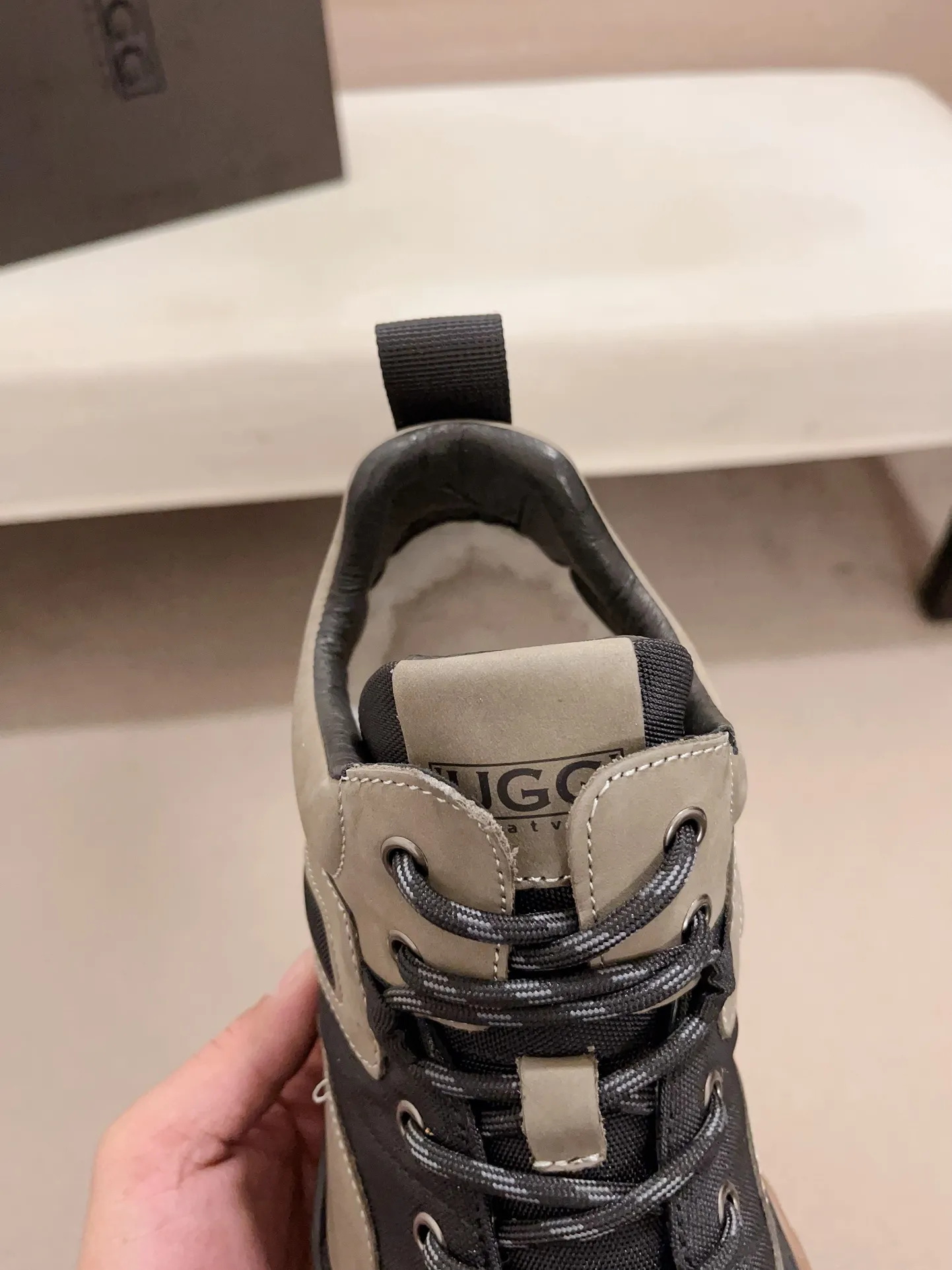Factory Price: 360 Men's Men's Shoes💰North American Men's Shoes Ugg ☃️In the special sale of new high-quality men's shoes snow boots in autumn and winter, the nemesis of extreme cold weather! Made of cowhide leather, merino wool lining, and original outsole, whether driving, outdoor or daily wear, there is always one that suits you! Code number 39-44